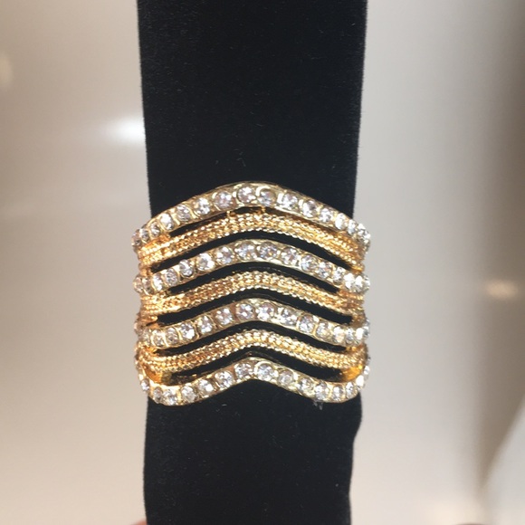 Stunning Gold plated Ring with white CZ Stones - Picture 3 of 6